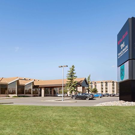 Royal Hotel West Edmonton, Trademark Collection By Wyndham Exterior photo