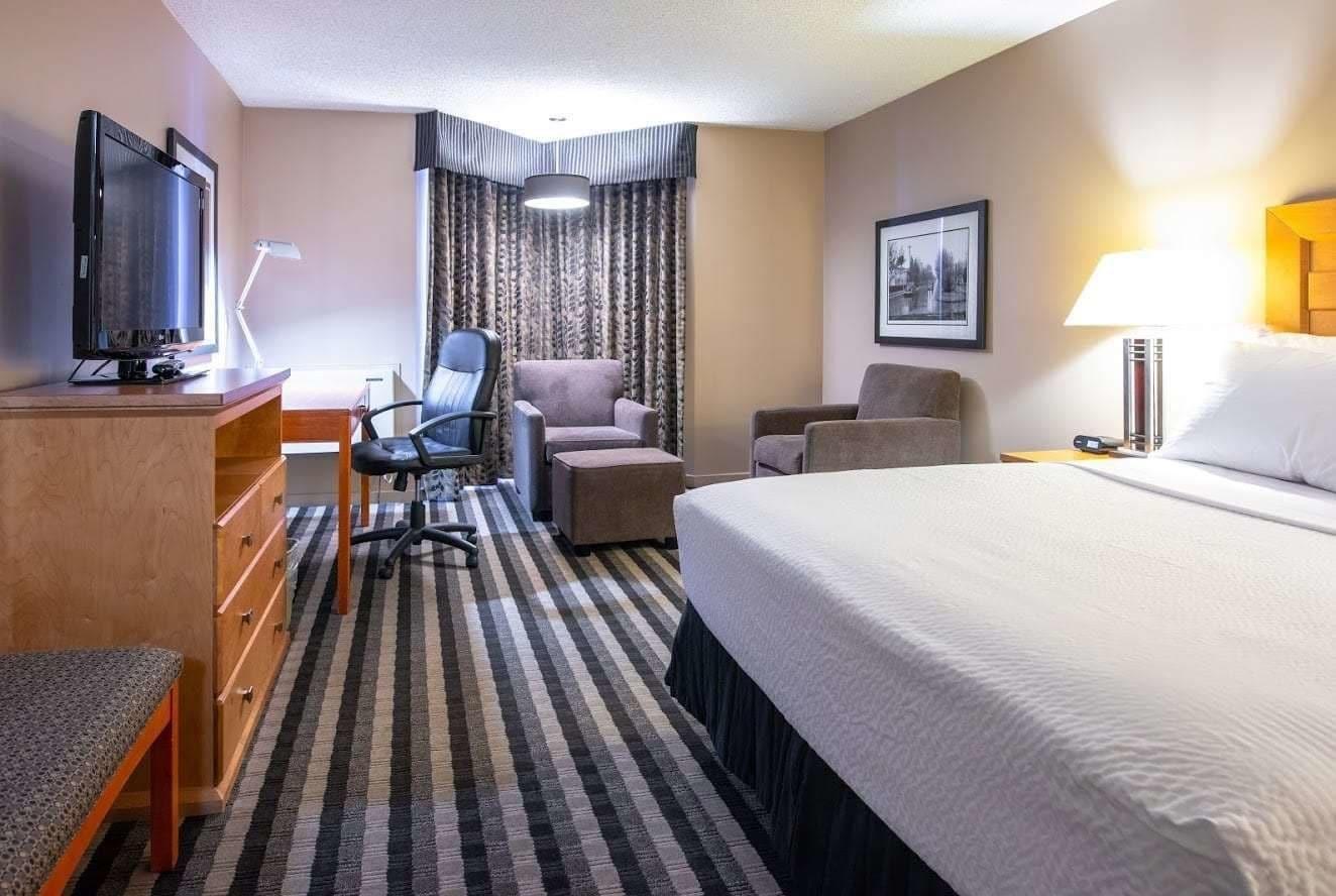 Royal Hotel West Edmonton, Trademark Collection By Wyndham Exterior photo