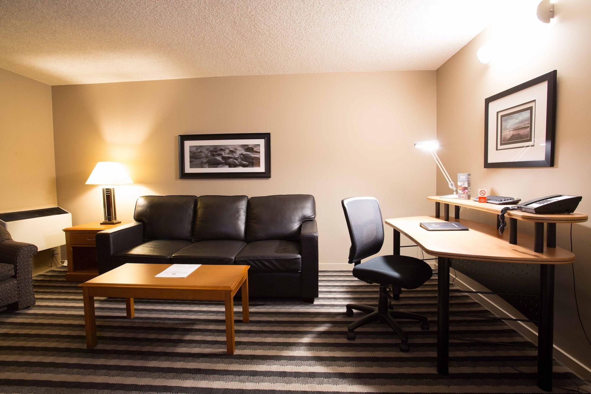 Royal Hotel West Edmonton, Trademark Collection By Wyndham Exterior photo
