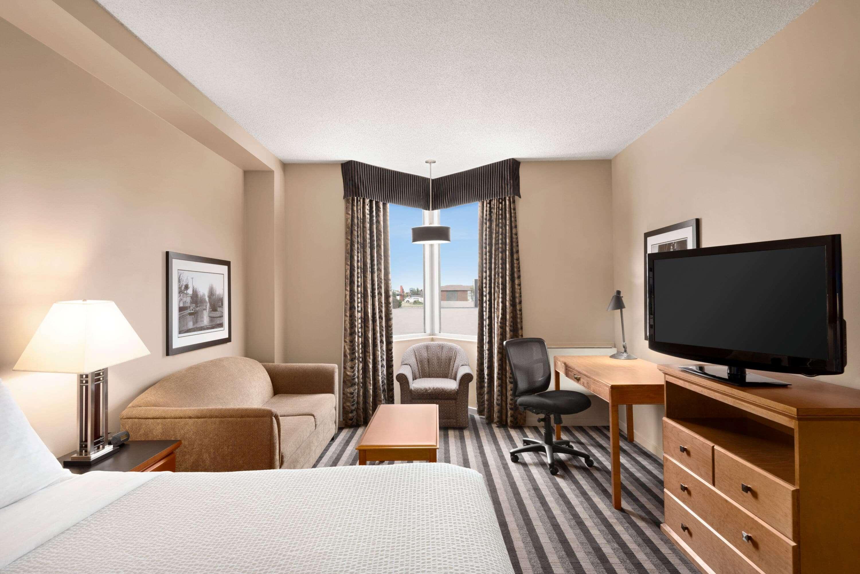 Royal Hotel West Edmonton, Trademark Collection By Wyndham Exterior photo