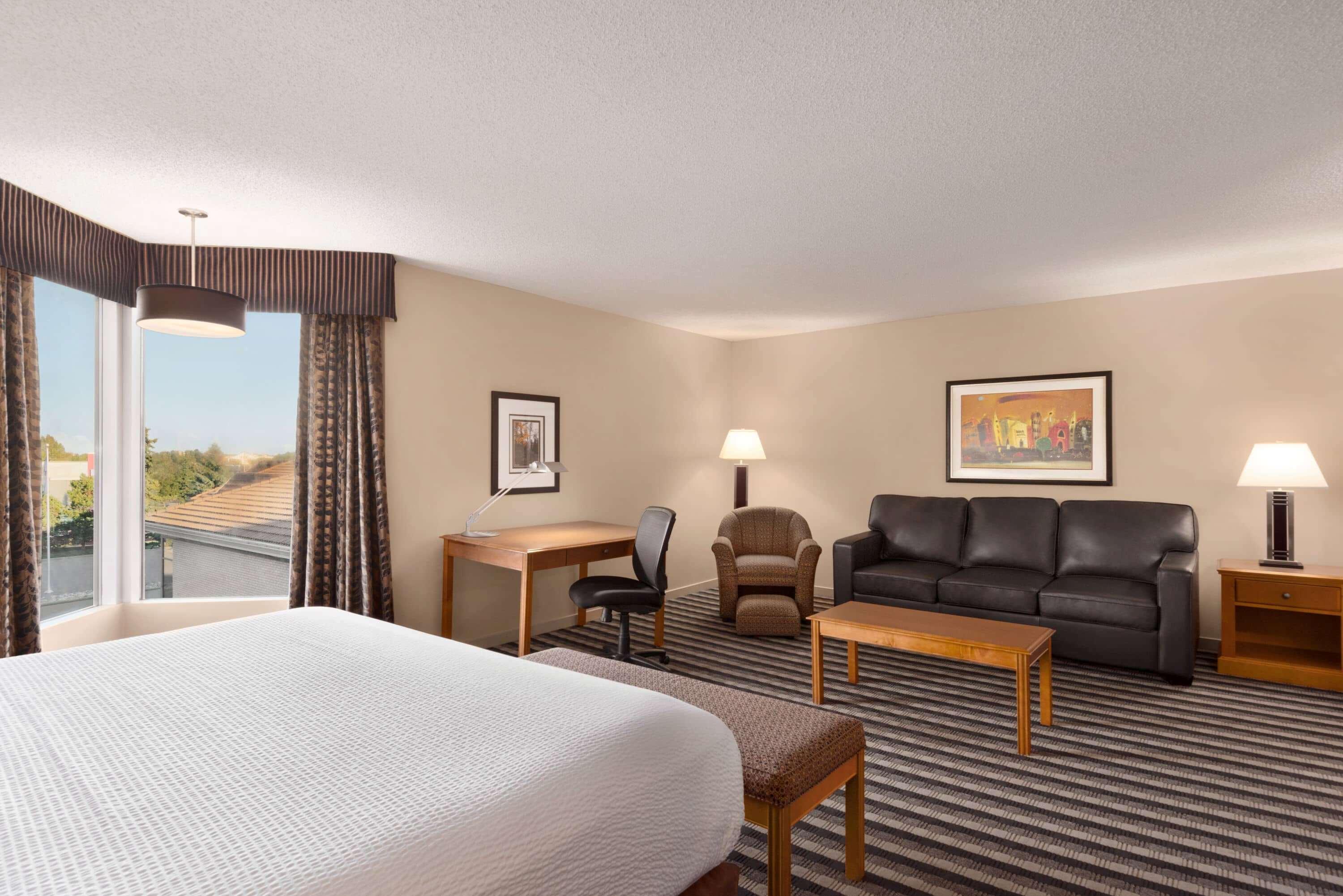 Royal Hotel West Edmonton, Trademark Collection By Wyndham Exterior photo