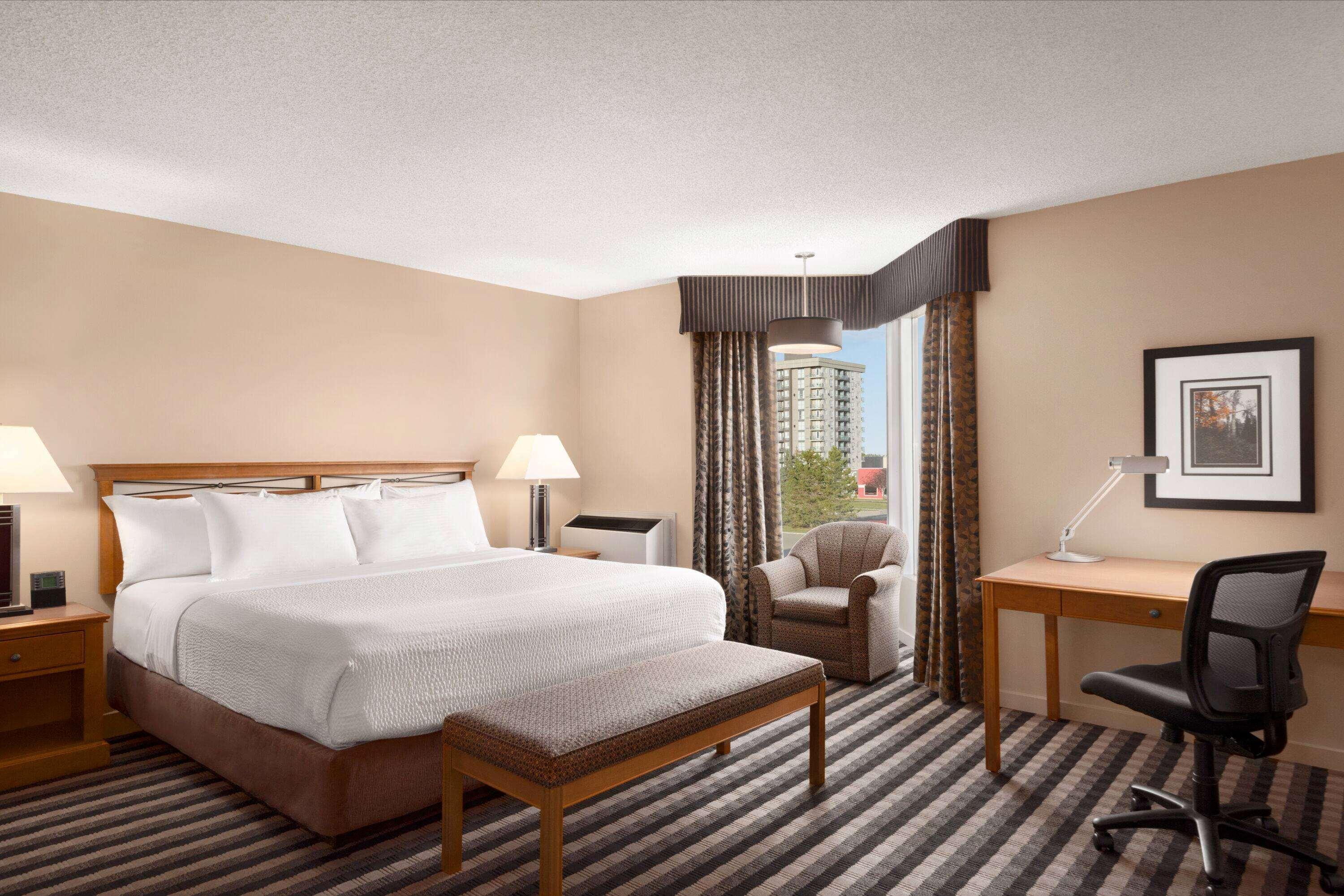 Royal Hotel West Edmonton, Trademark Collection By Wyndham Exterior photo