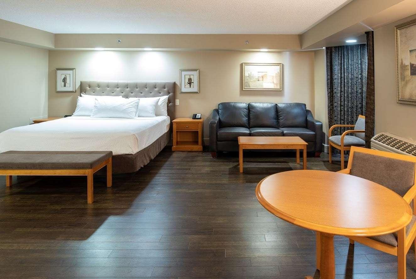 Royal Hotel West Edmonton, Trademark Collection By Wyndham Exterior photo