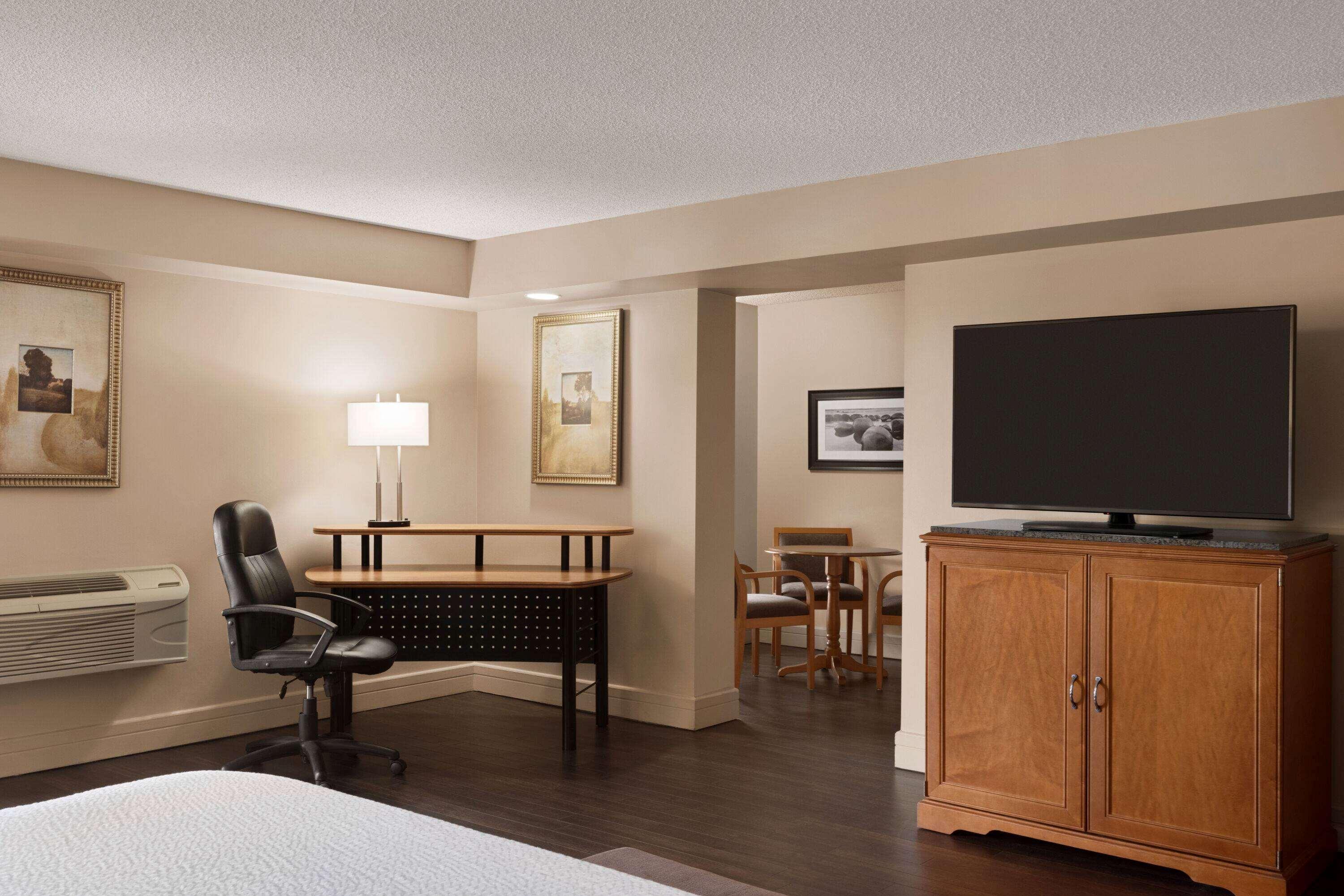 Royal Hotel West Edmonton, Trademark Collection By Wyndham Exterior photo