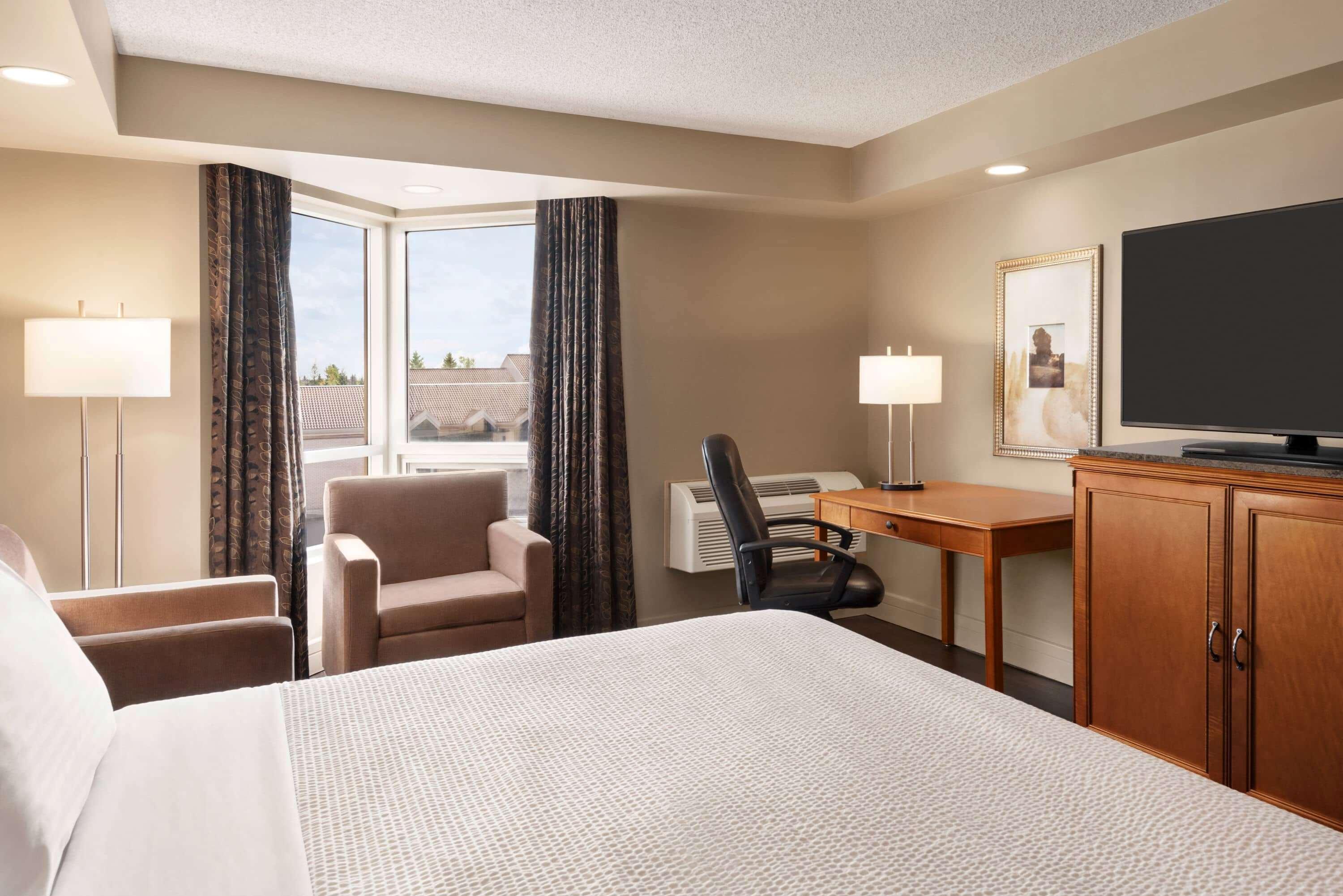 Royal Hotel West Edmonton, Trademark Collection By Wyndham Exterior photo