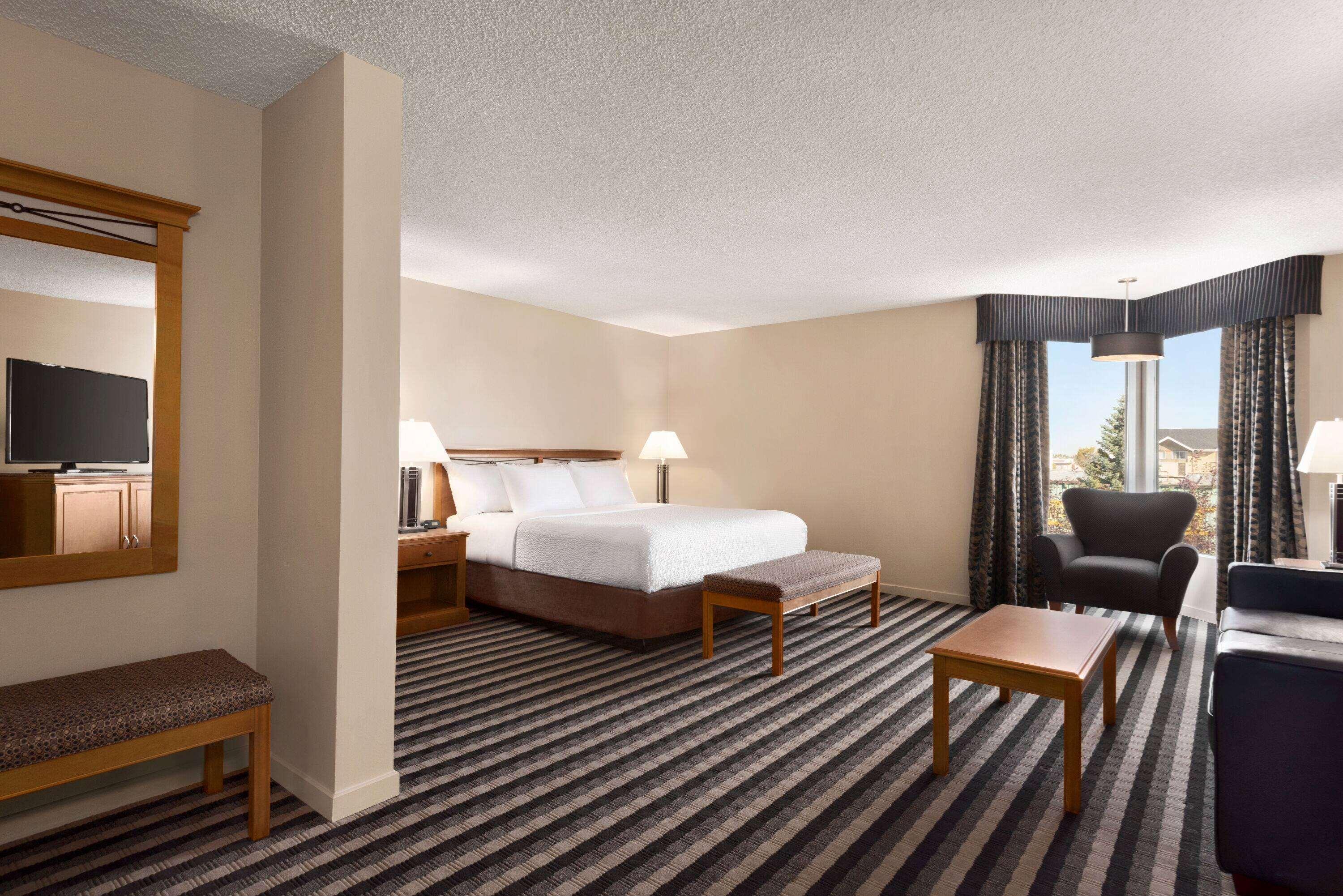 Royal Hotel West Edmonton, Trademark Collection By Wyndham Exterior photo