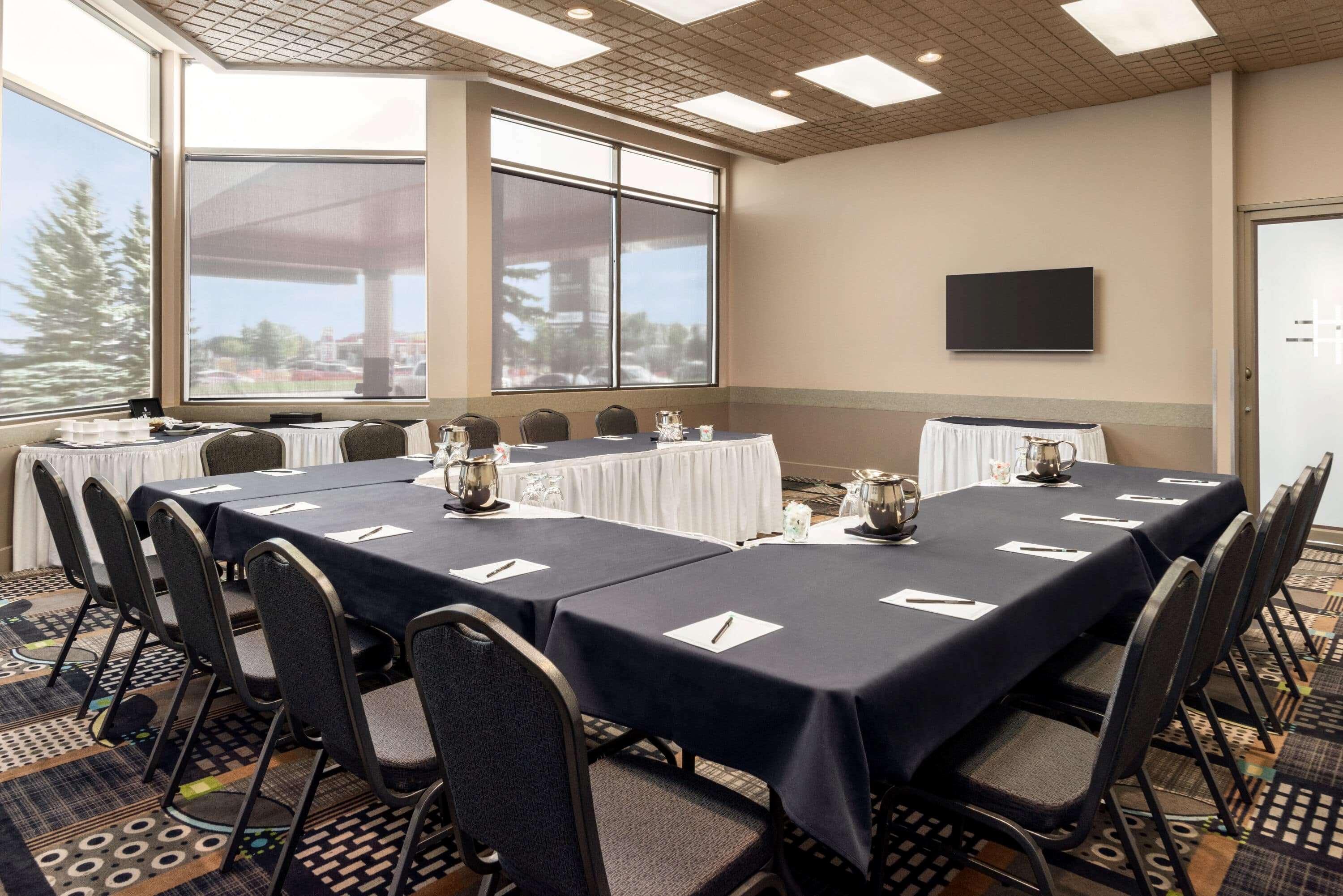 Royal Hotel West Edmonton, Trademark Collection By Wyndham Exterior photo
