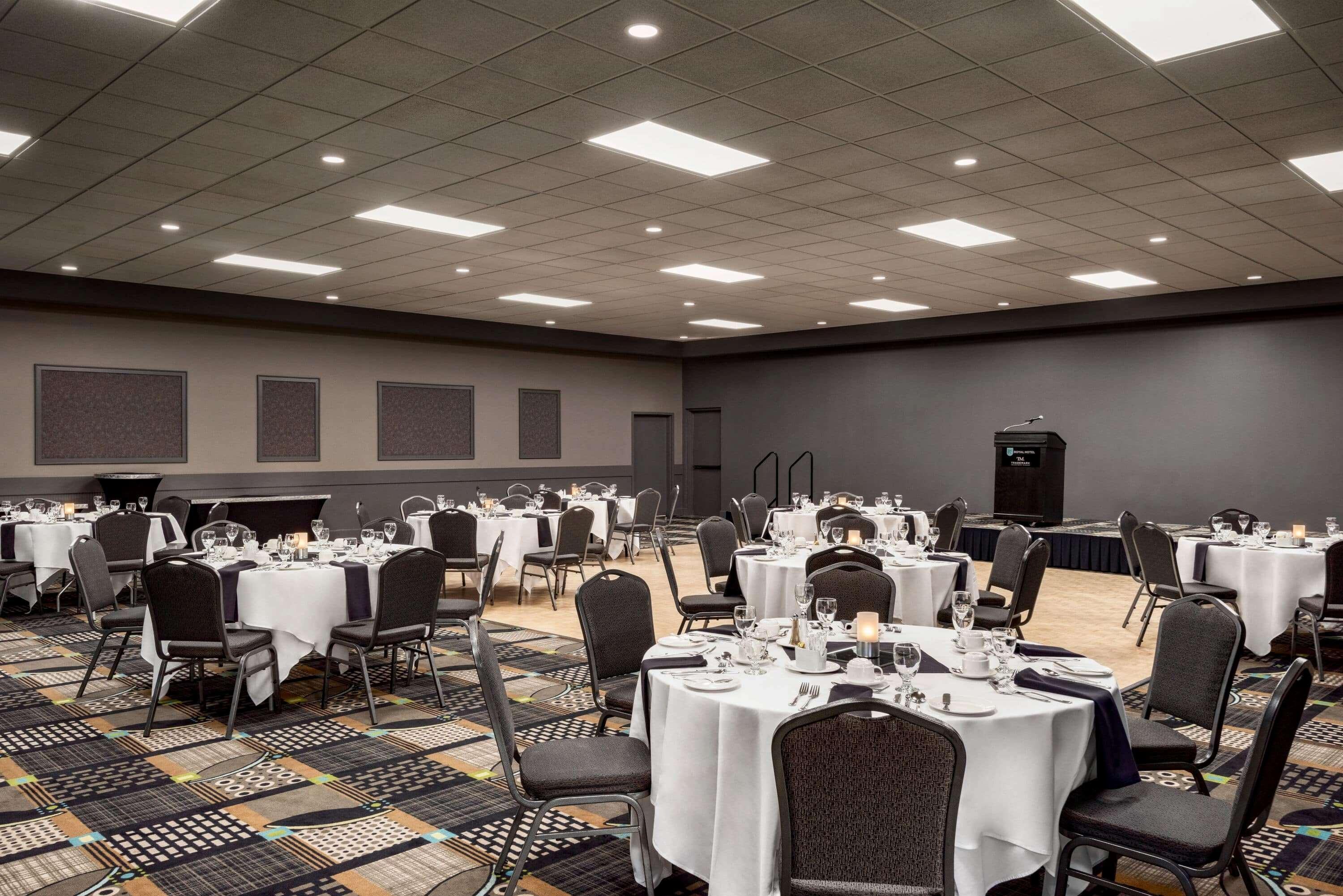 Royal Hotel West Edmonton, Trademark Collection By Wyndham Exterior photo