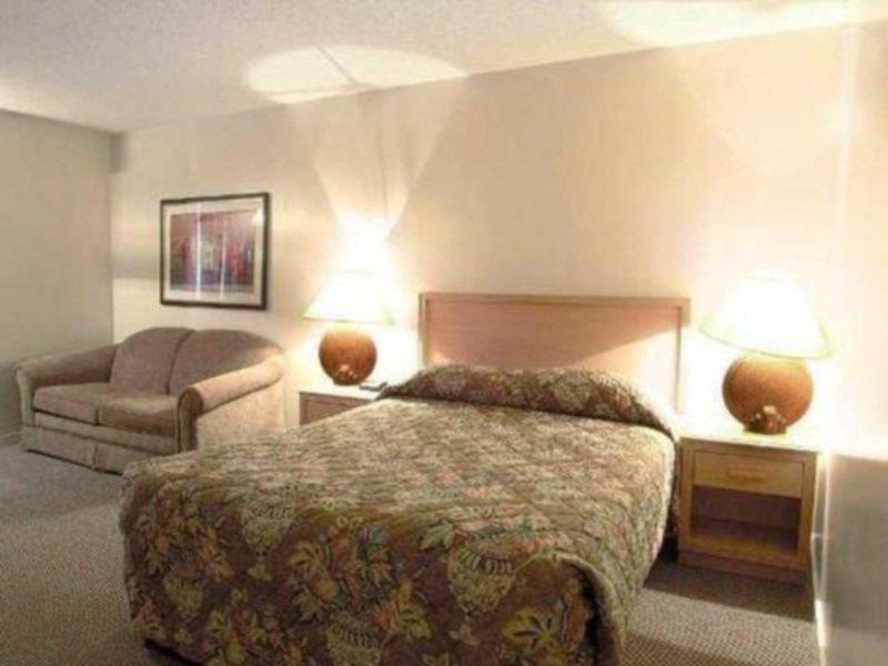 Royal Hotel West Edmonton, Trademark Collection By Wyndham Room photo