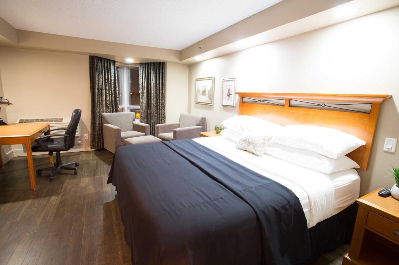 Royal Hotel West Edmonton, Trademark Collection By Wyndham Exterior photo
